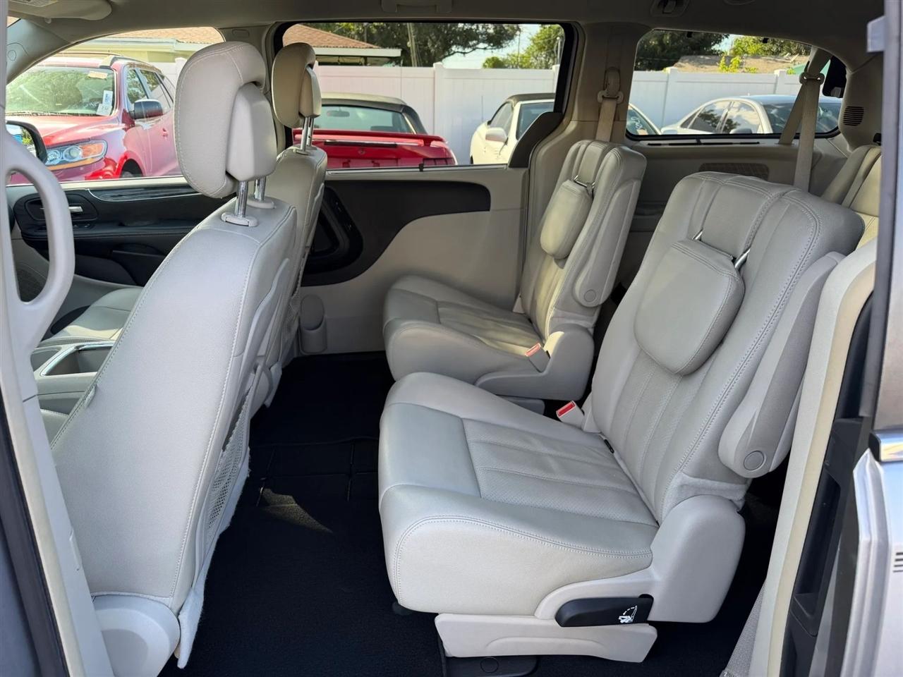 Chrysler Town & Country  2013