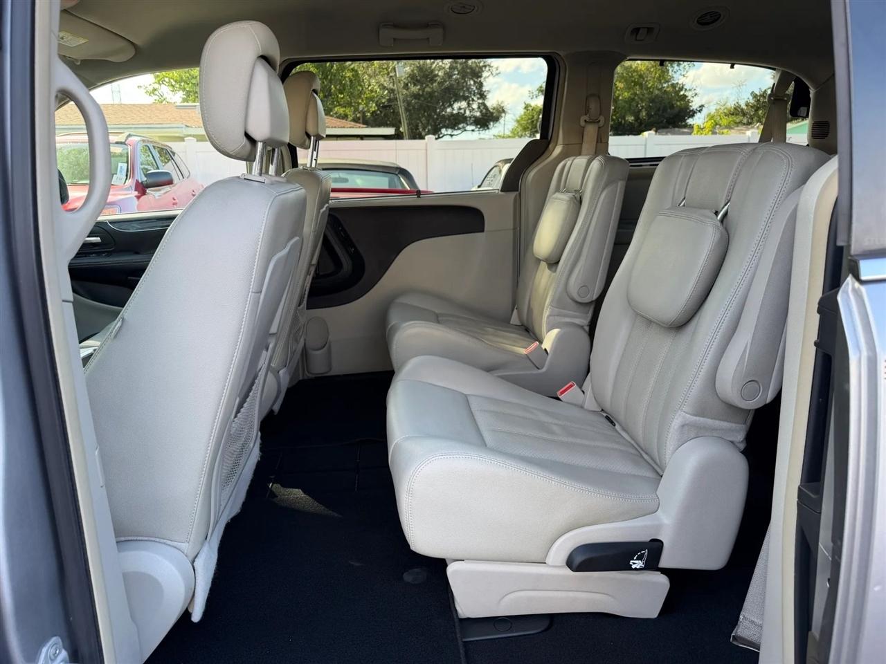 Chrysler Town & Country  2013