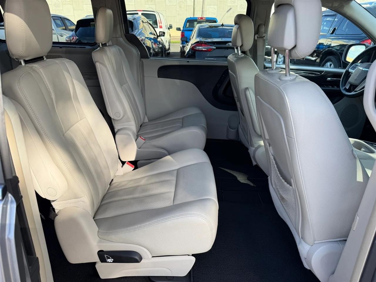 Chrysler Town & Country  2013