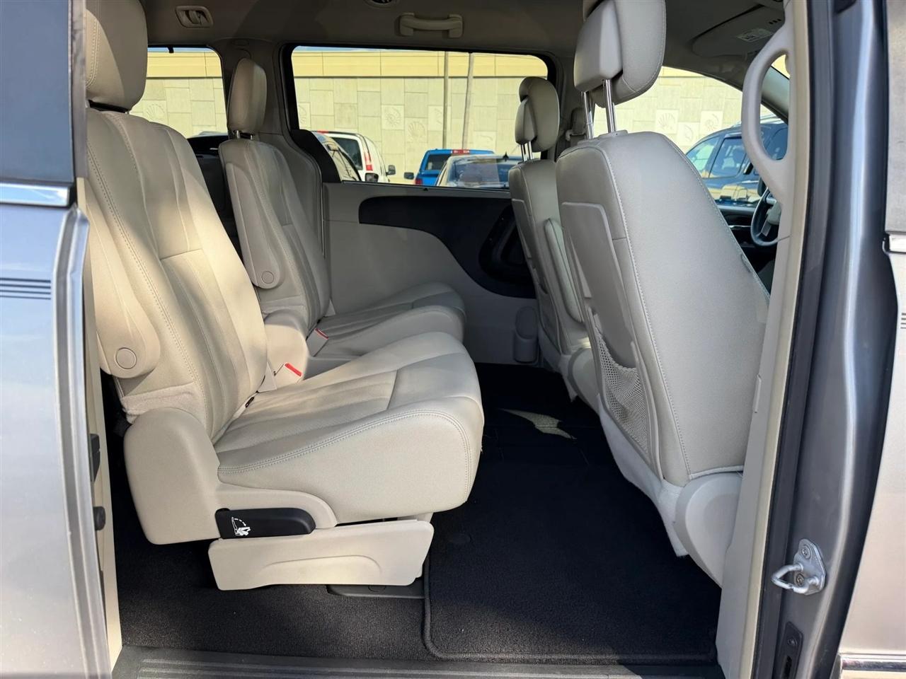 Chrysler Town & Country  2013