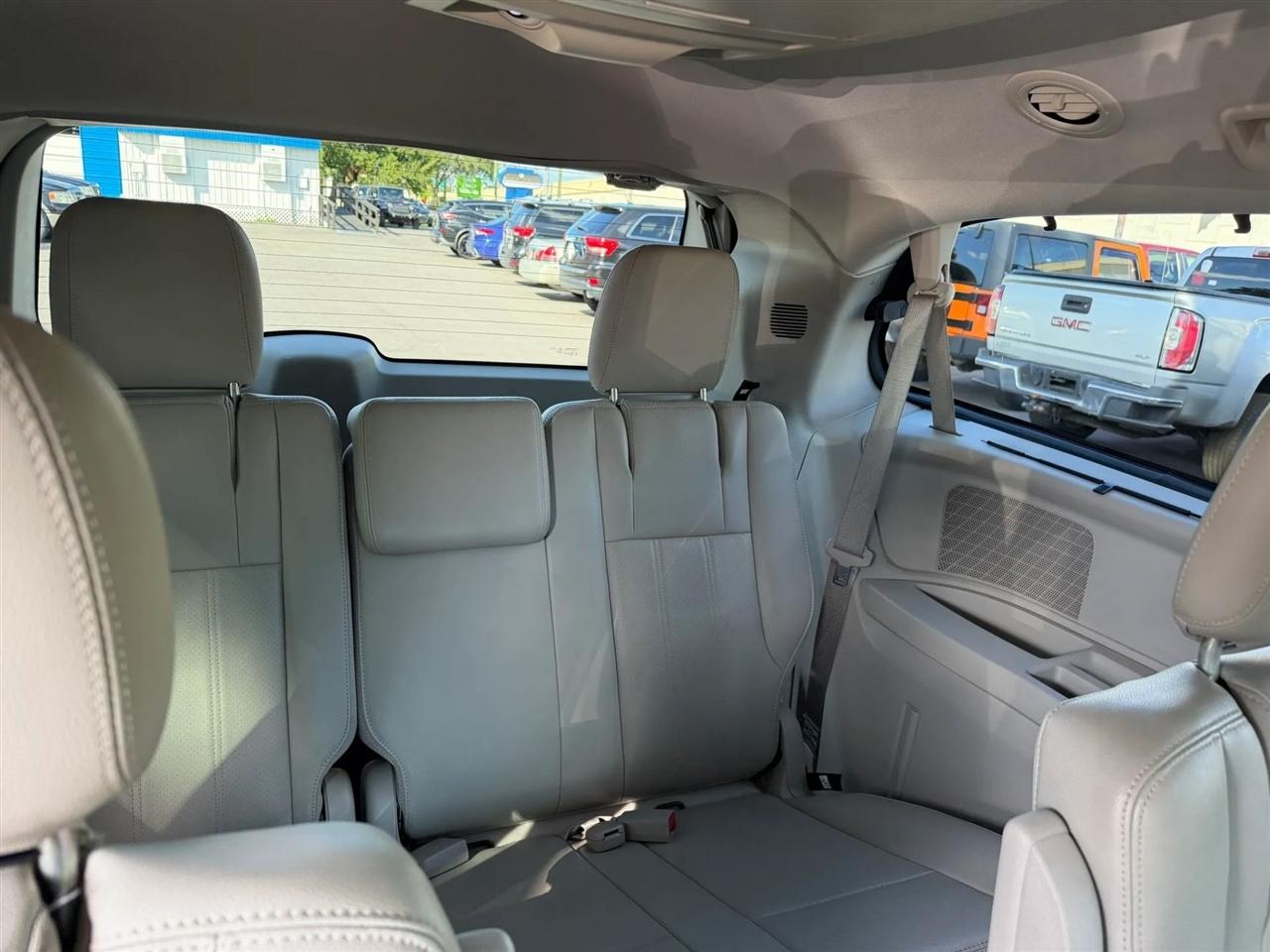 Chrysler Town & Country  2013