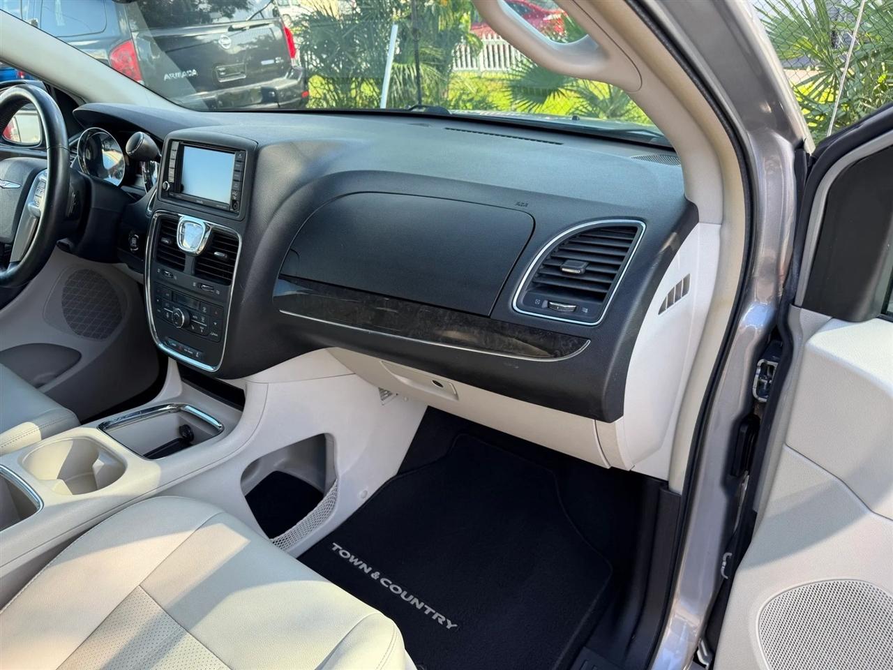 Chrysler Town & Country  2013