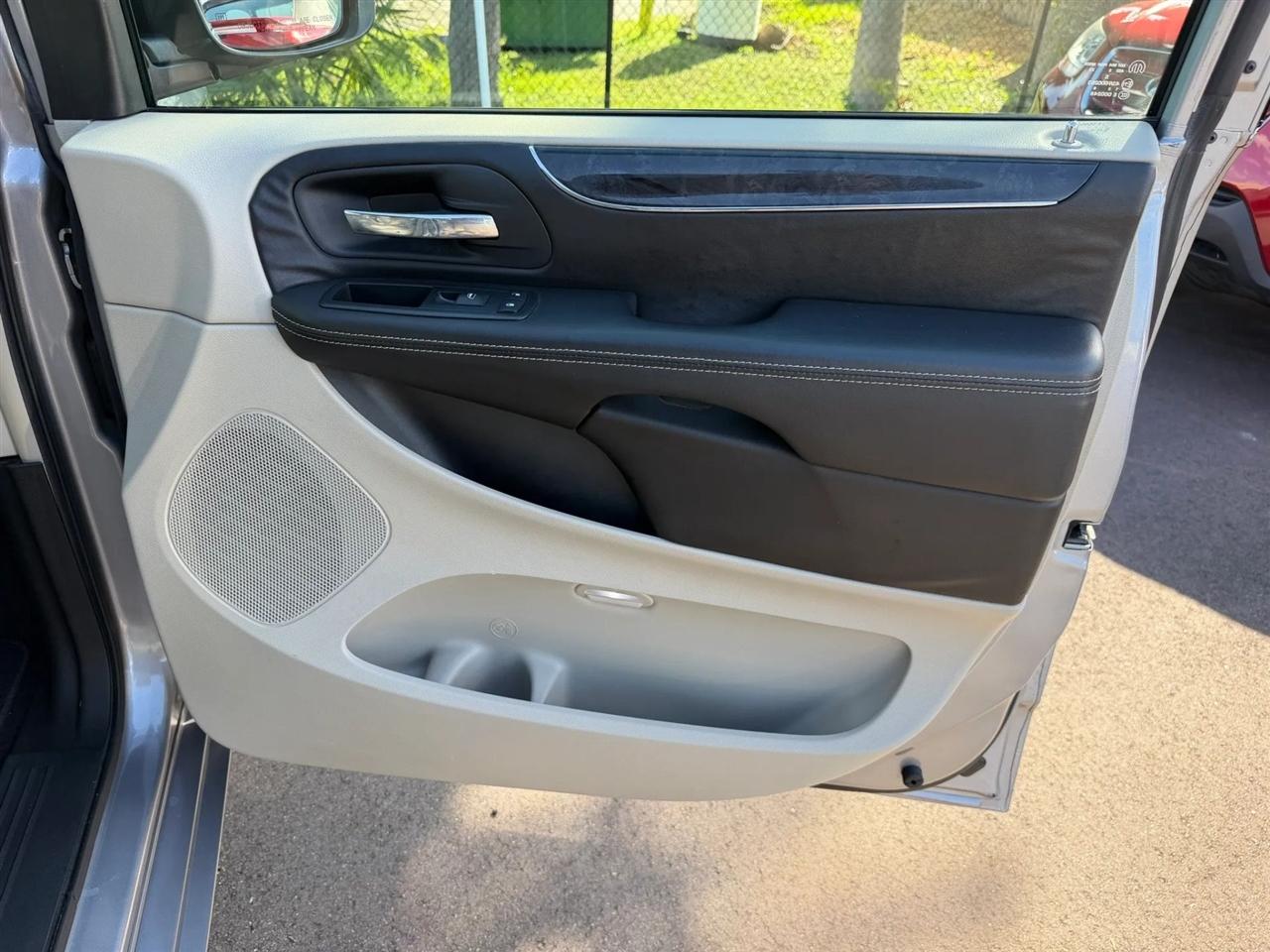Chrysler Town & Country  2013