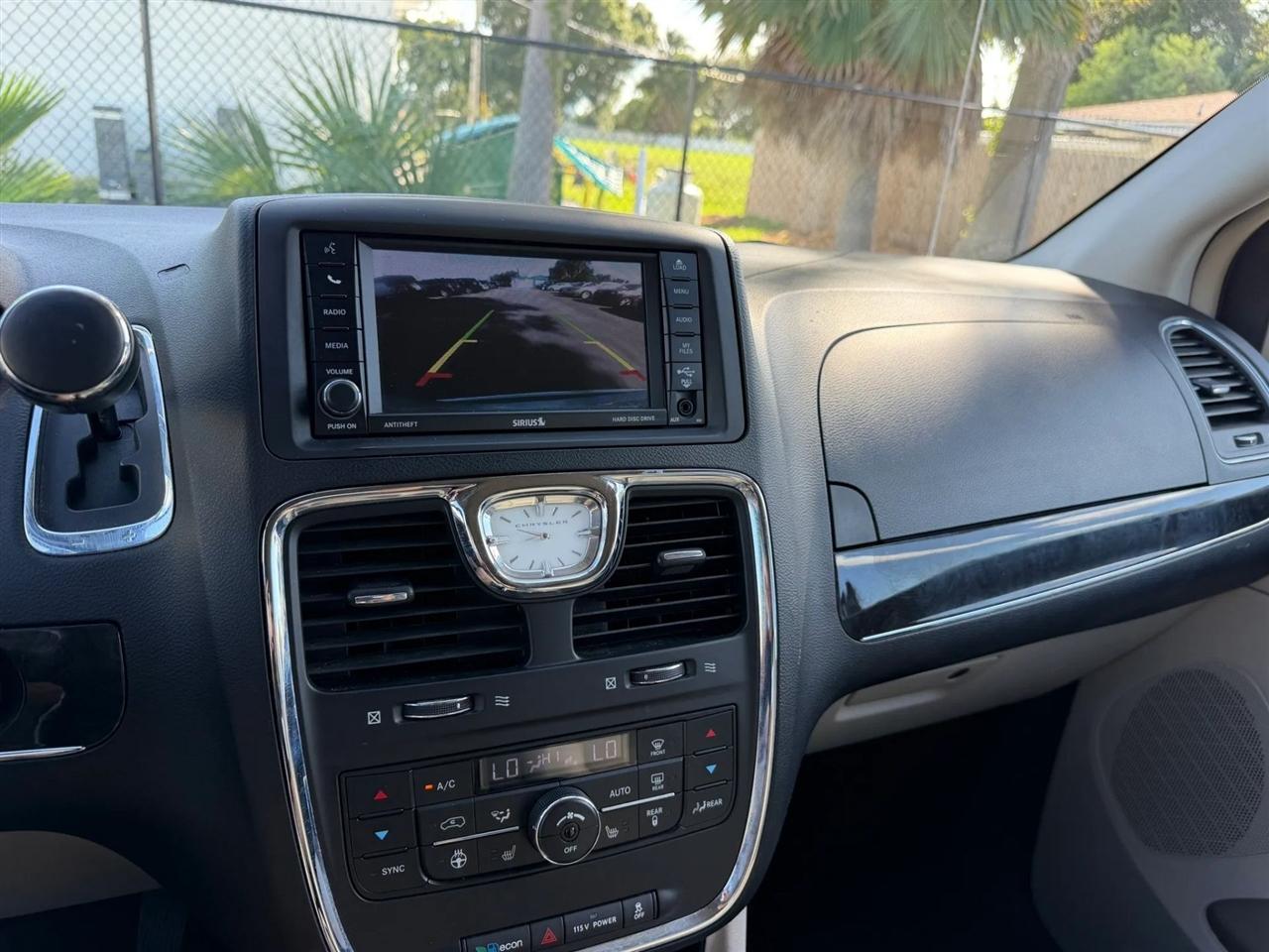 Chrysler Town & Country  2013