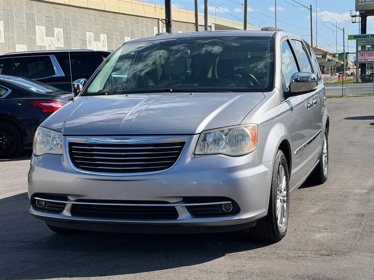 Chrysler Town & Country  2013