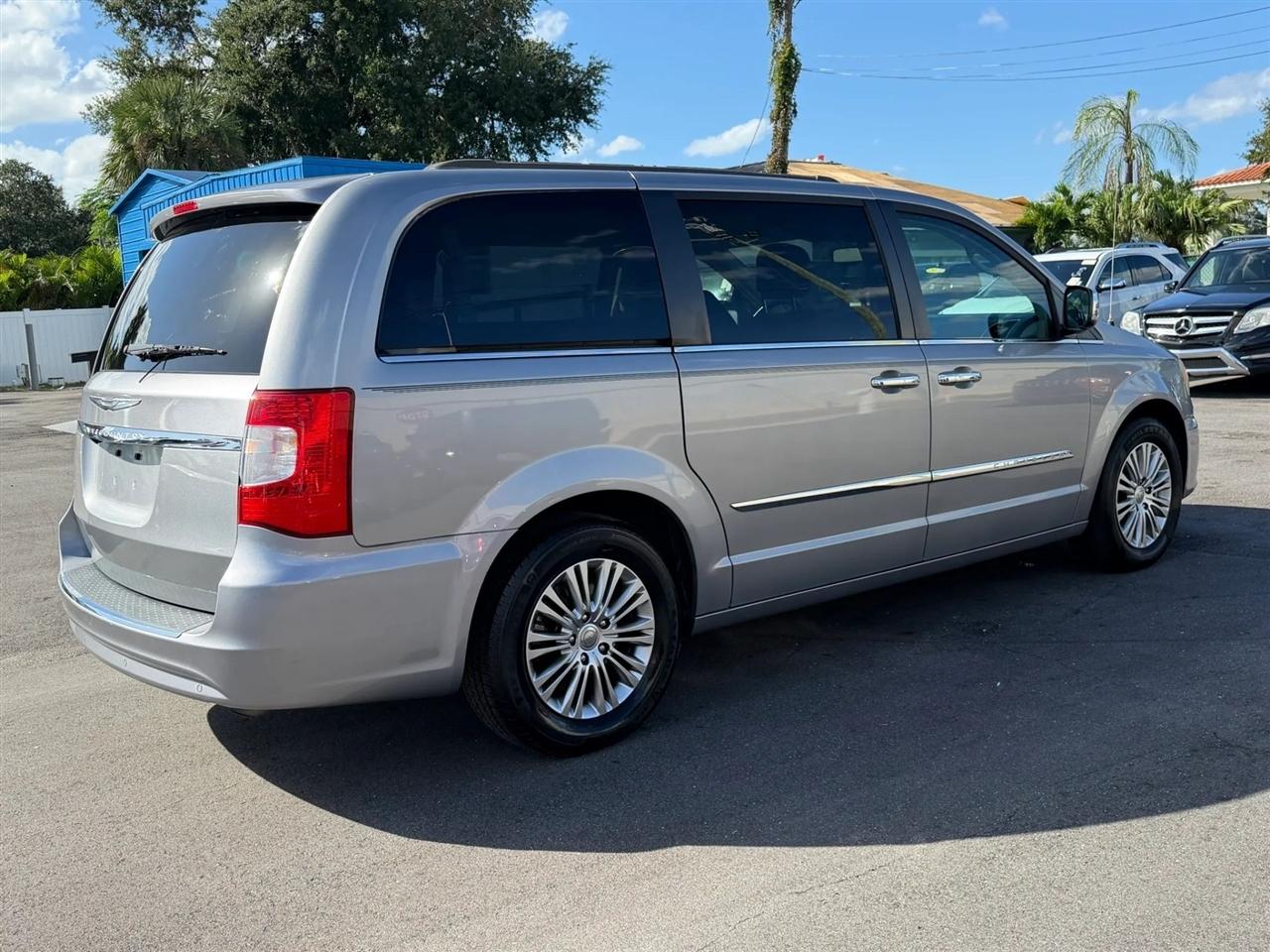 Chrysler Town & Country  2013