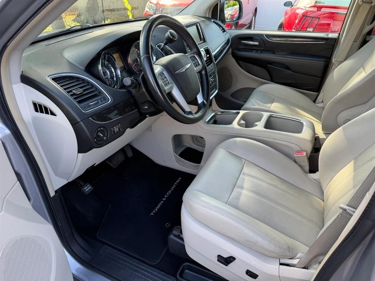 Chrysler Town & Country  2013