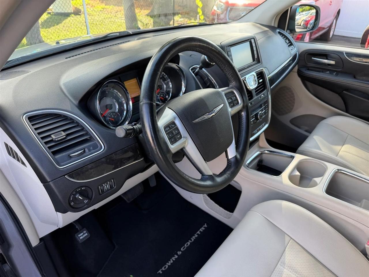Chrysler Town & Country  2013