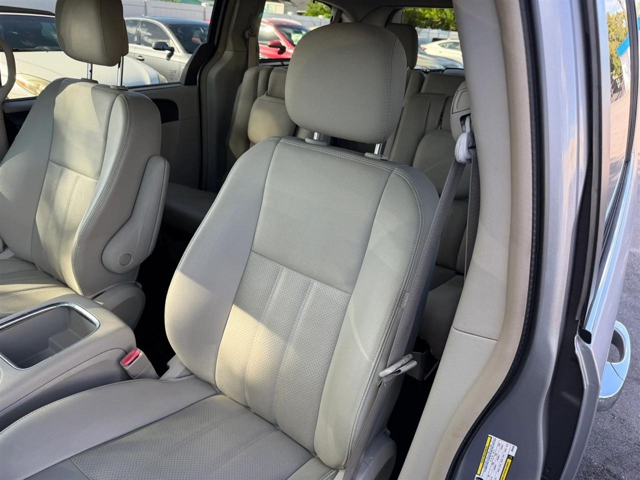 Chrysler Town & Country  2013