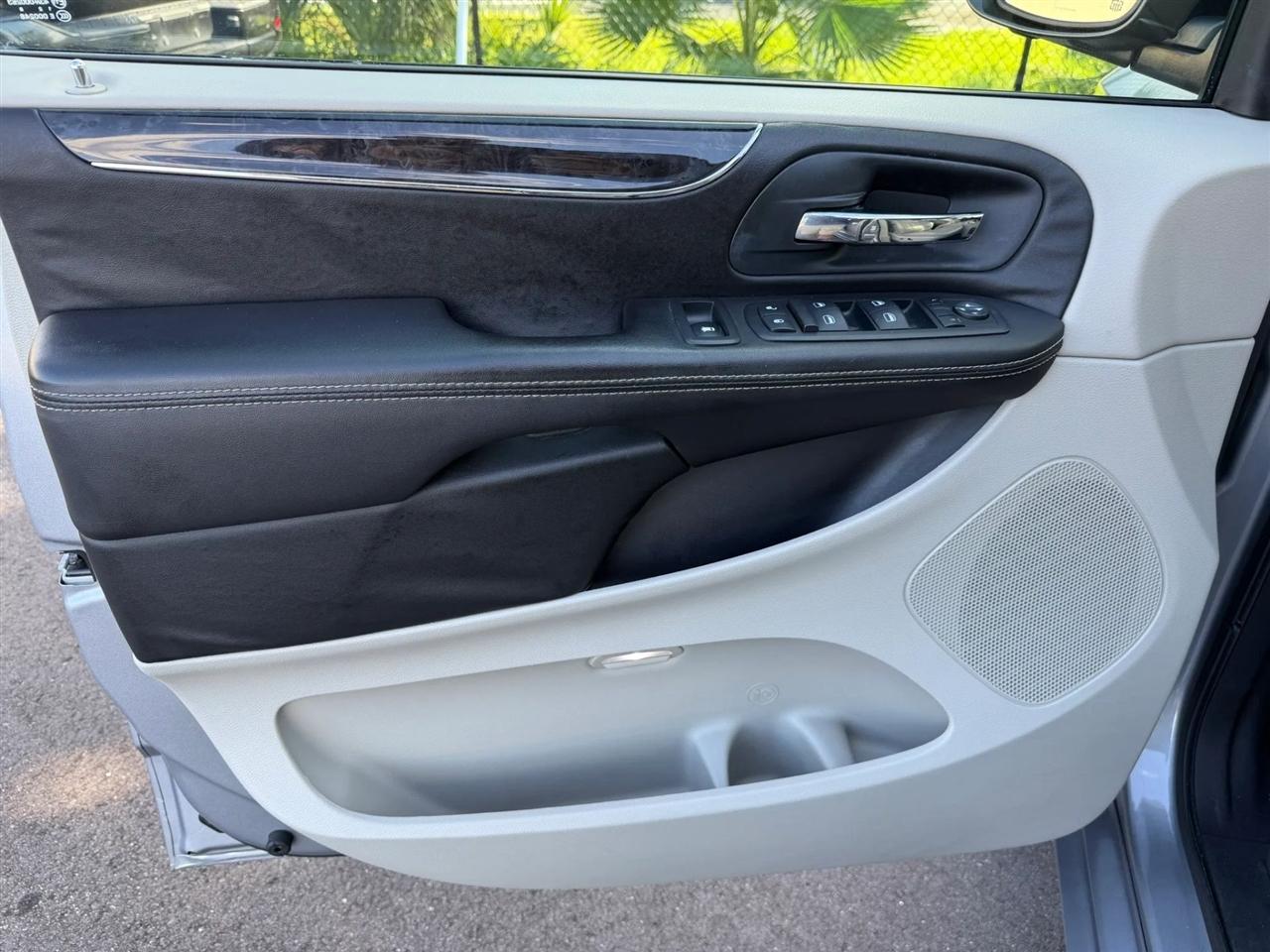 Chrysler Town & Country  2013
