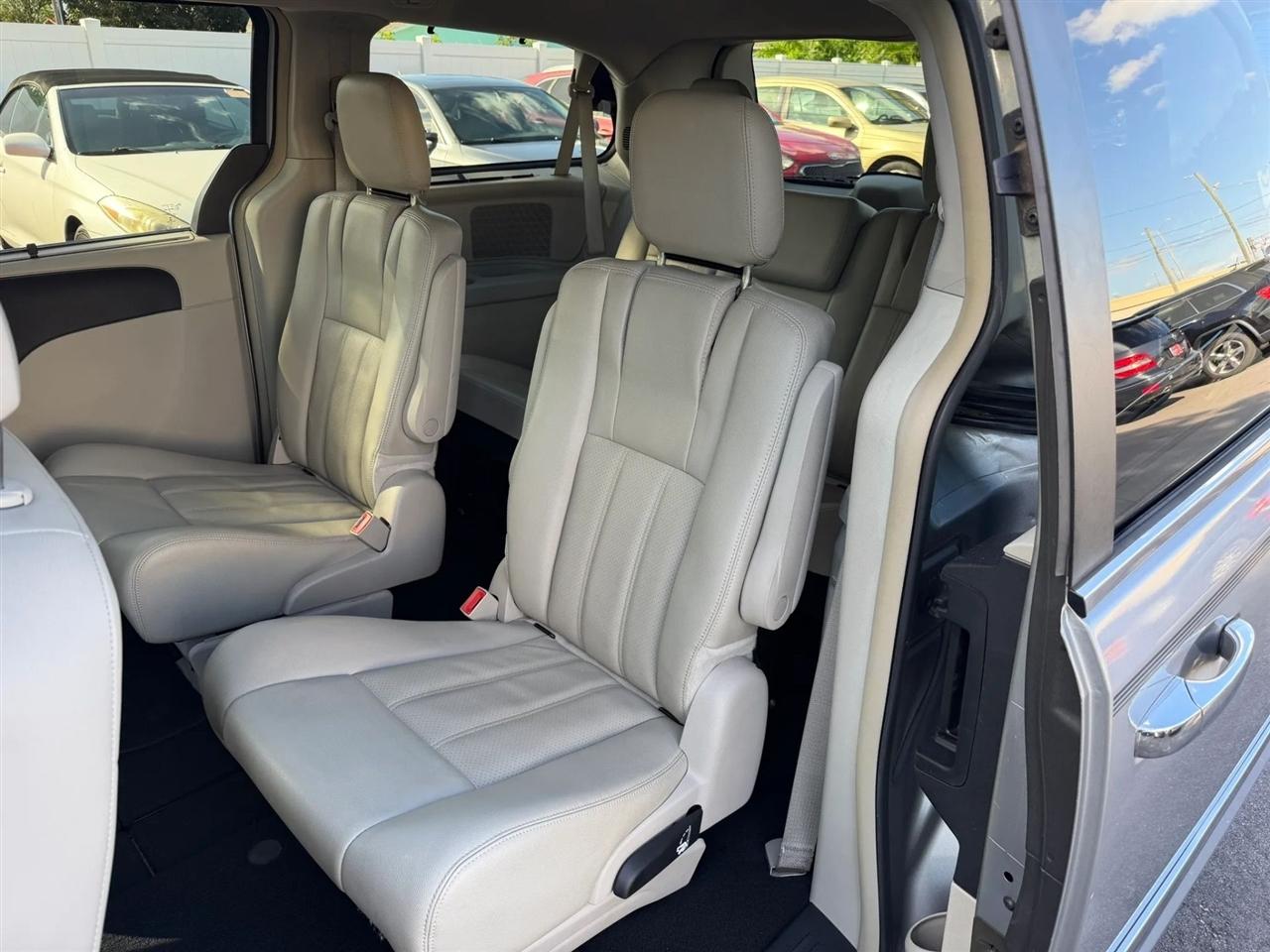 Chrysler Town & Country  2013