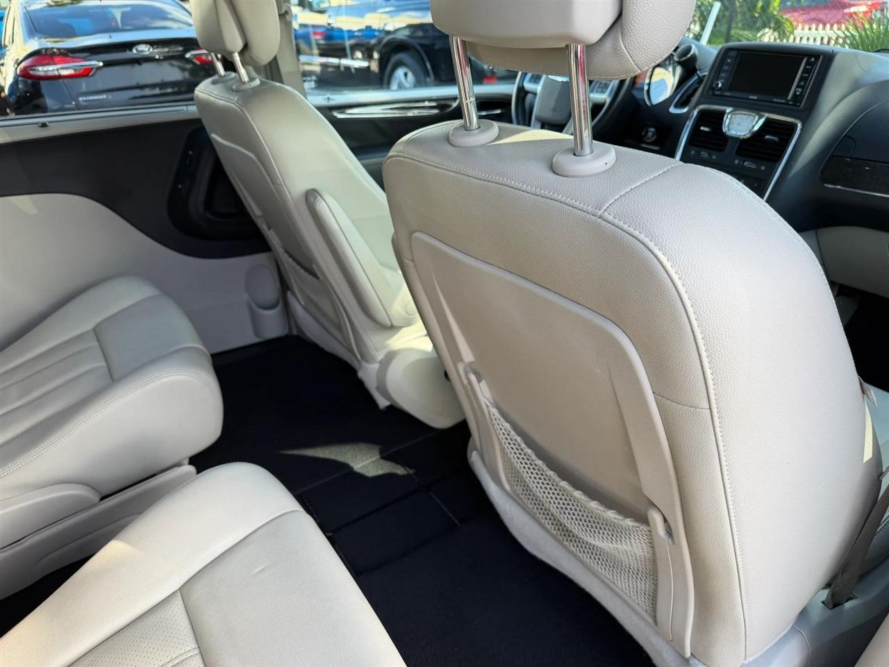 Chrysler Town & Country  2013