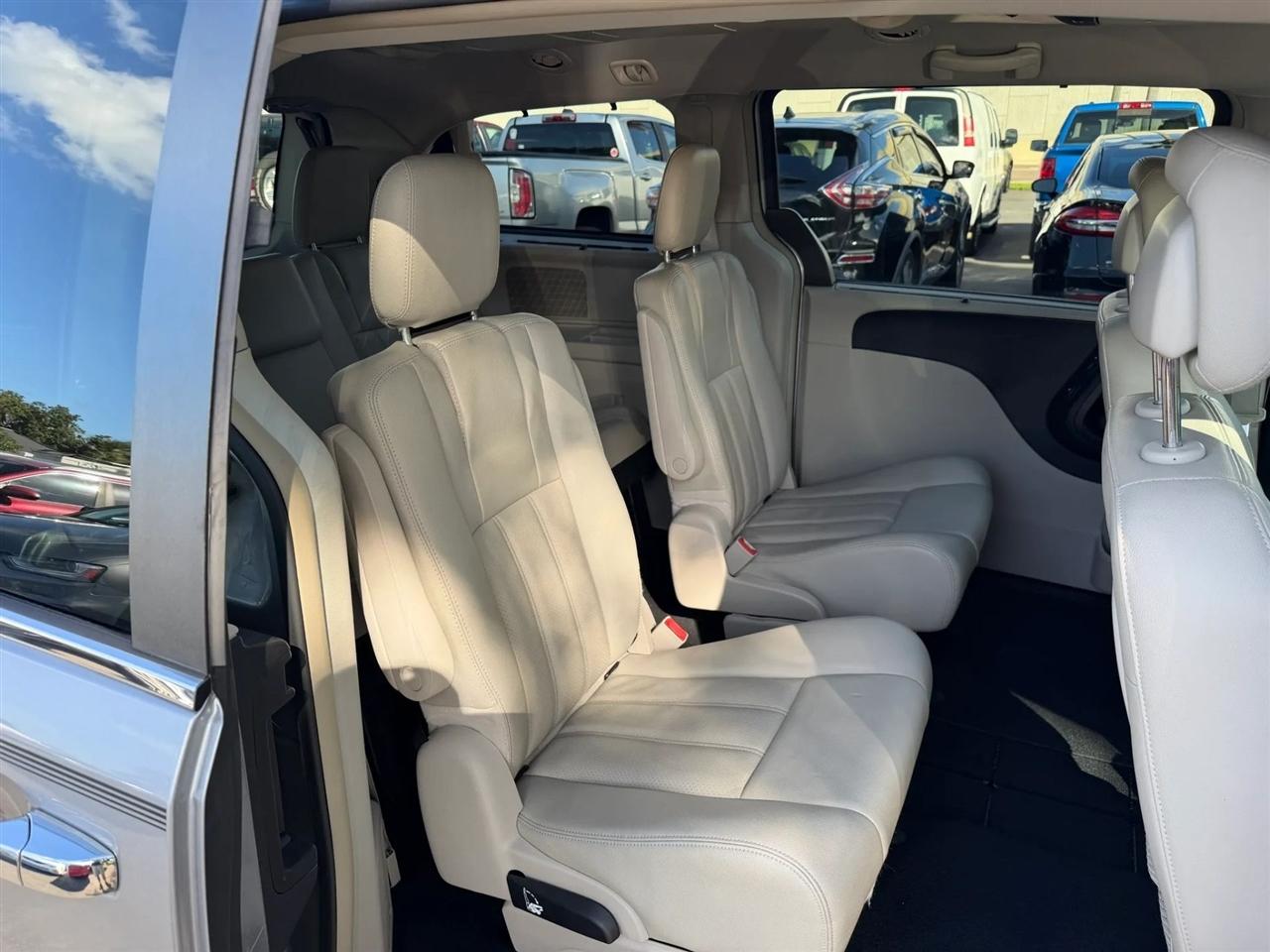 Chrysler Town & Country  2013