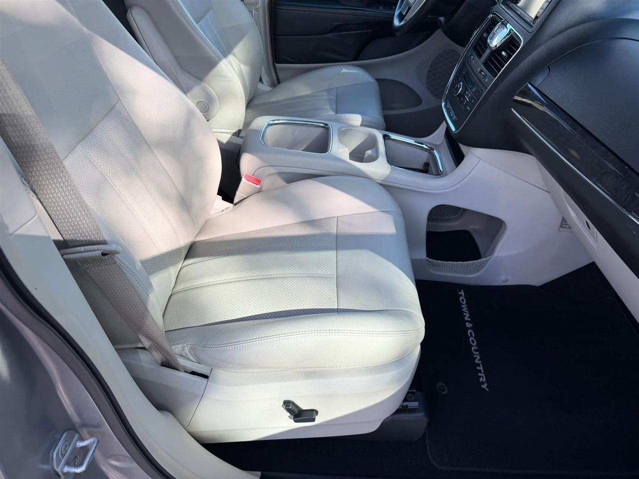 Chrysler Town & Country  2013