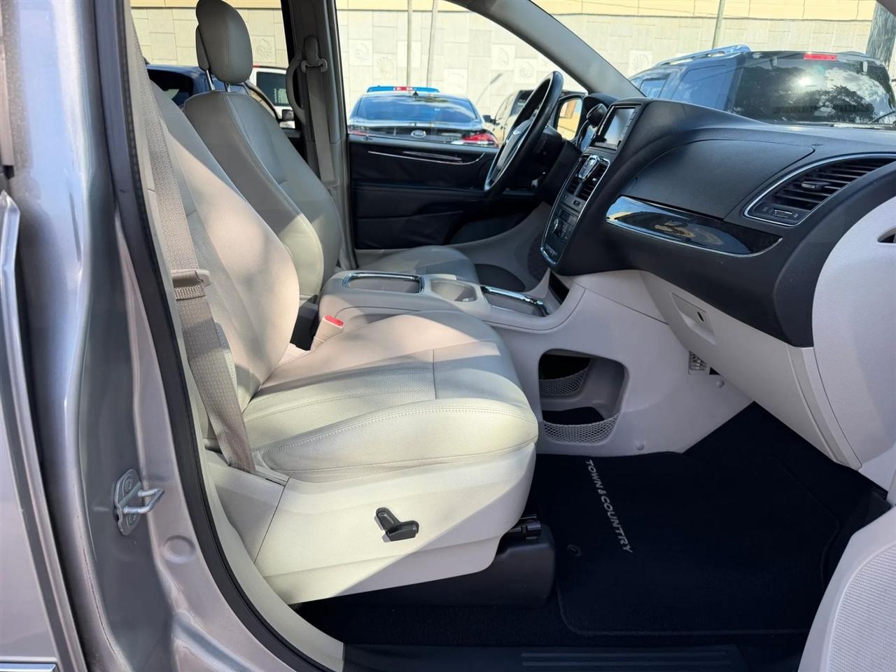 Chrysler Town & Country  2013