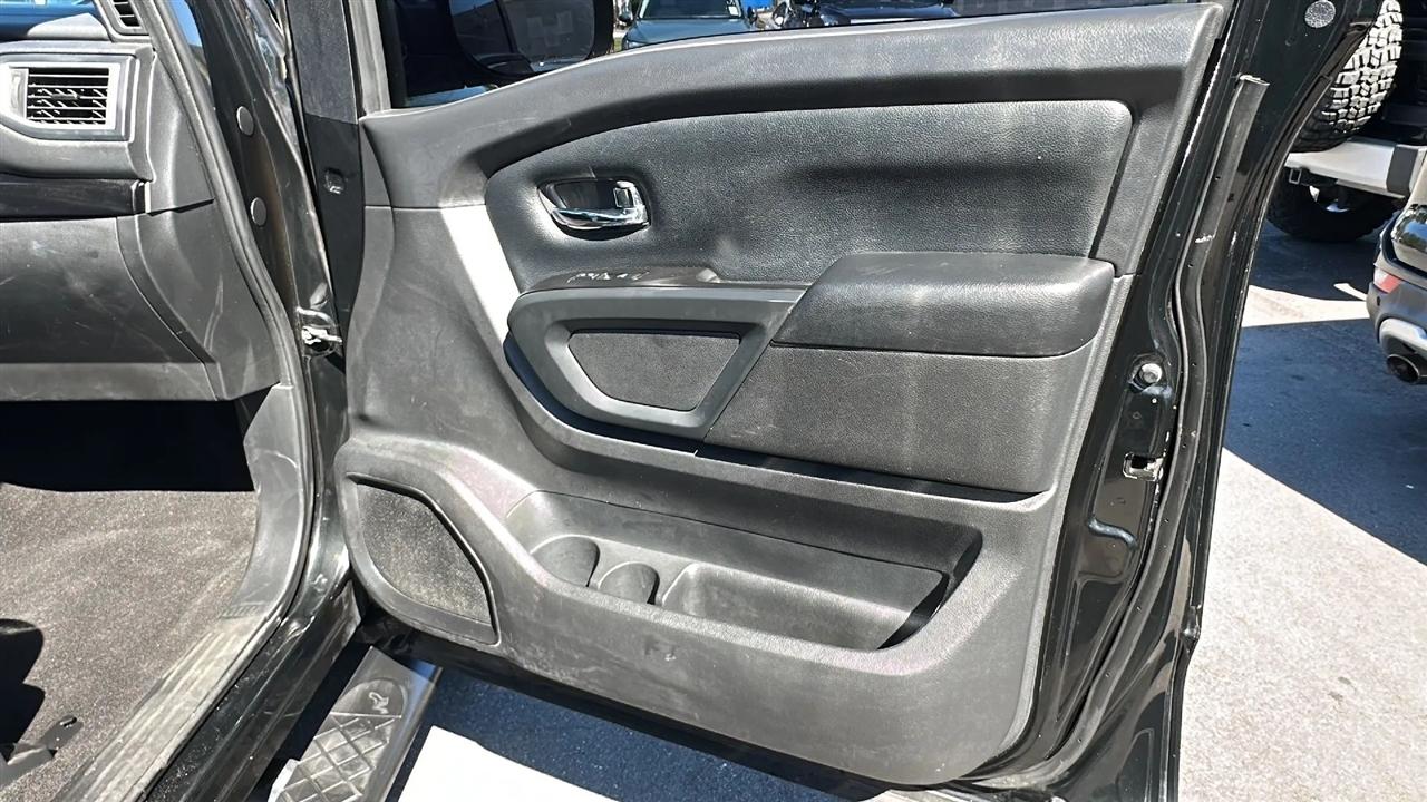 Nissan Titan  2019