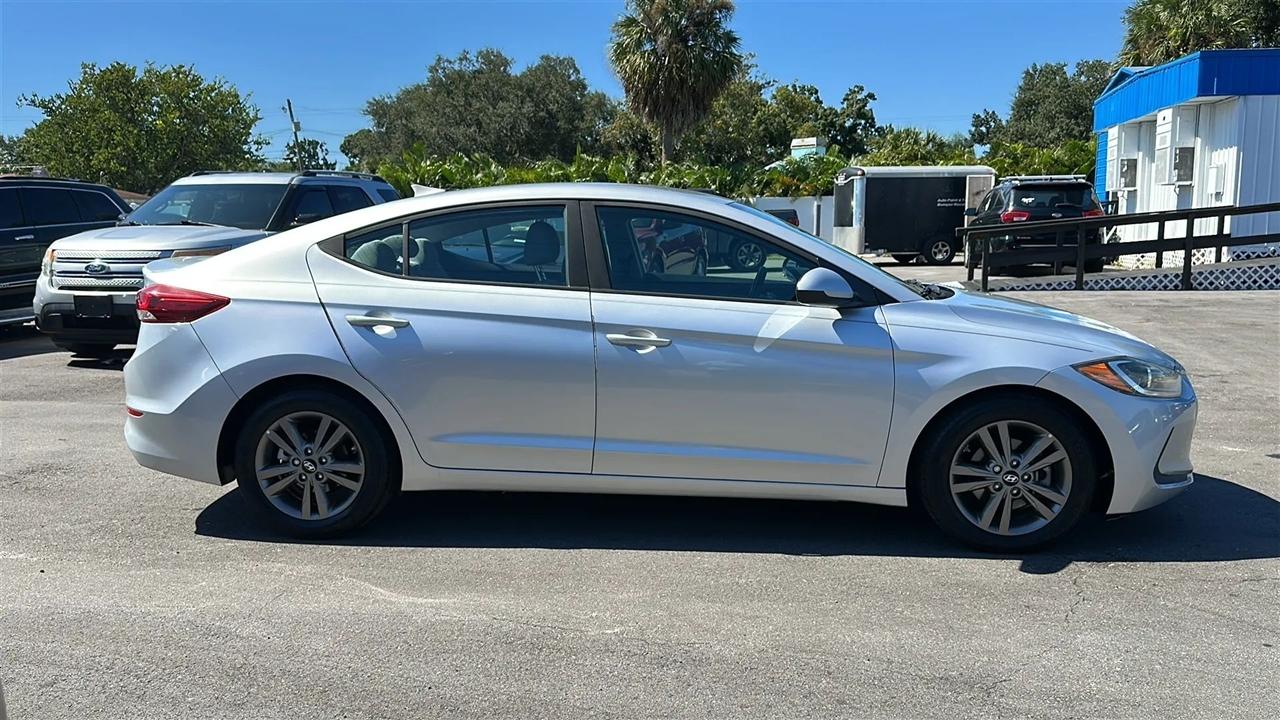 Hyundai Elantra  2018