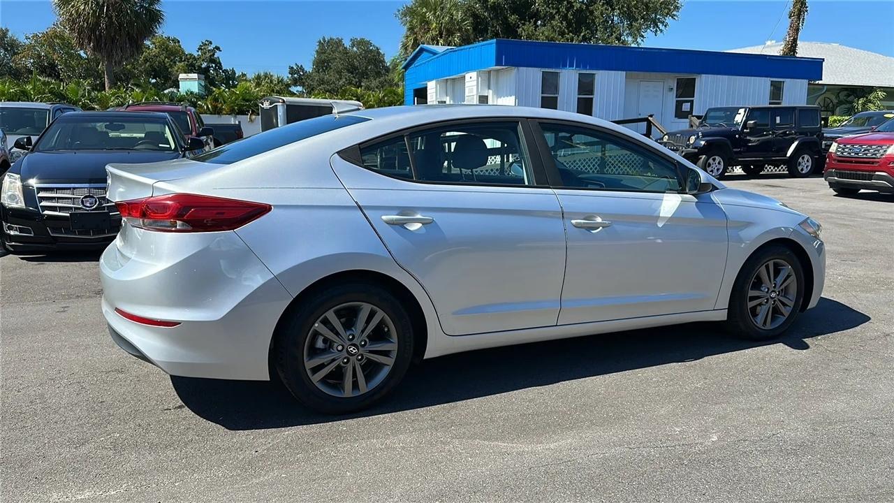 Hyundai Elantra  2018