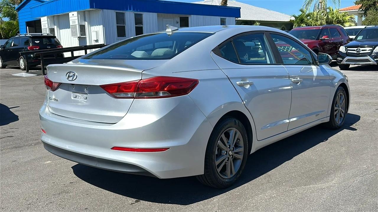 Hyundai Elantra  2018