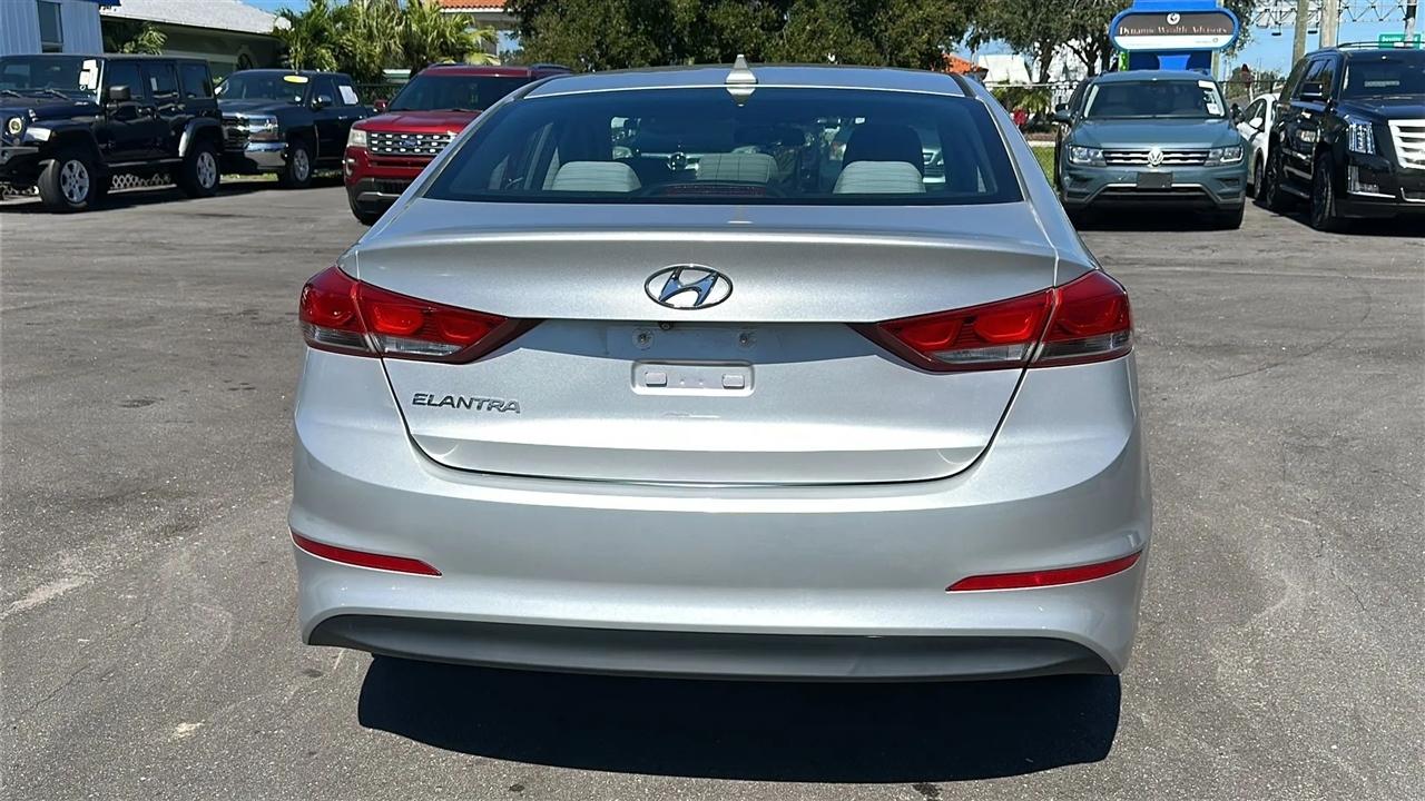 Hyundai Elantra  2018