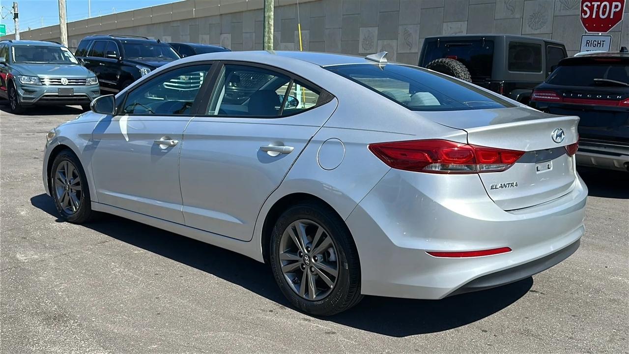 Hyundai Elantra  2018