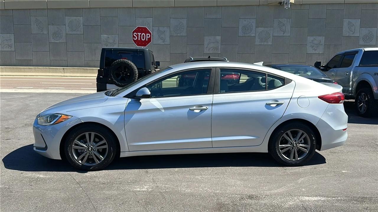 Hyundai Elantra  2018