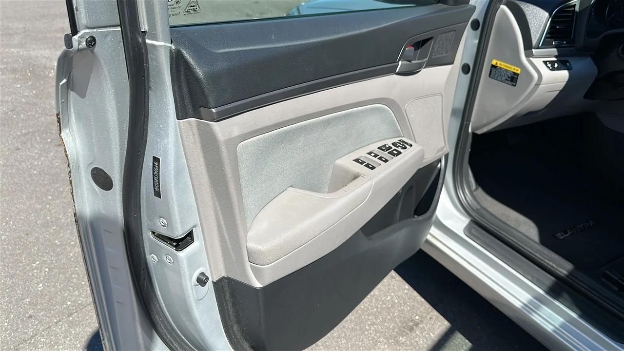 Hyundai Elantra  2018