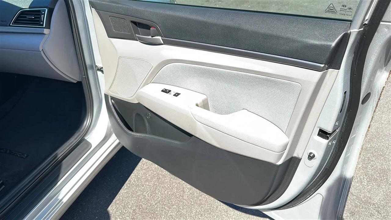 Hyundai Elantra  2018