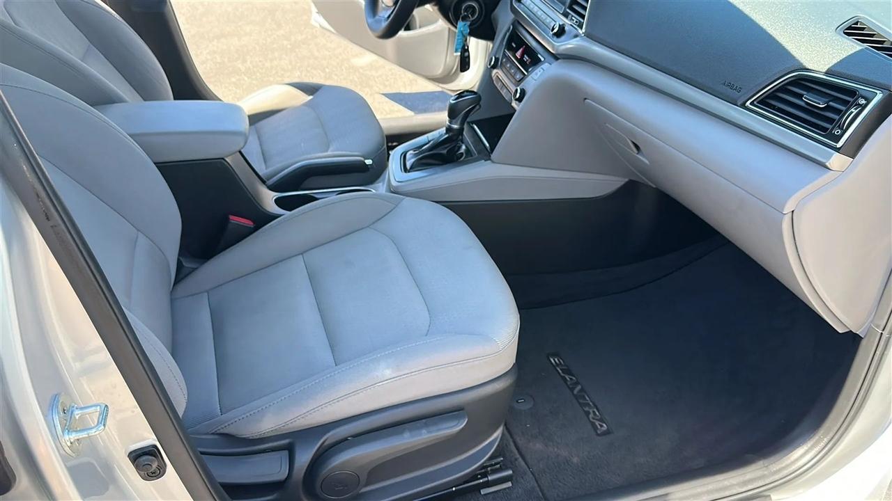 Hyundai Elantra  2018