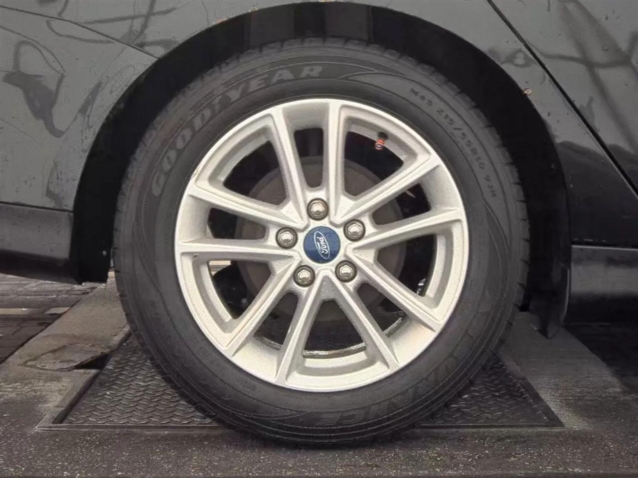 Ford Focus  2015