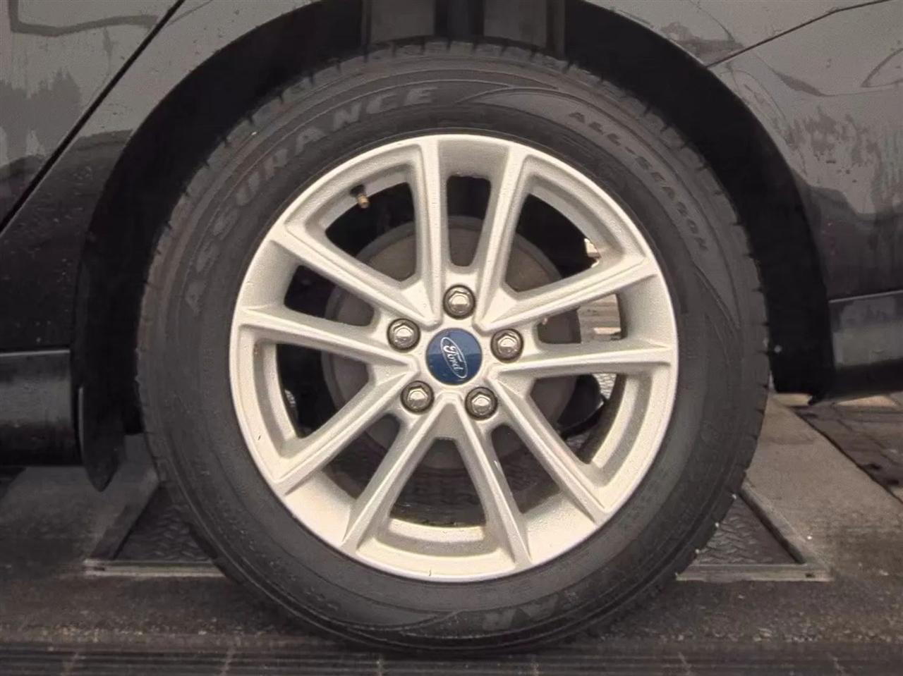 Ford Focus  2015
