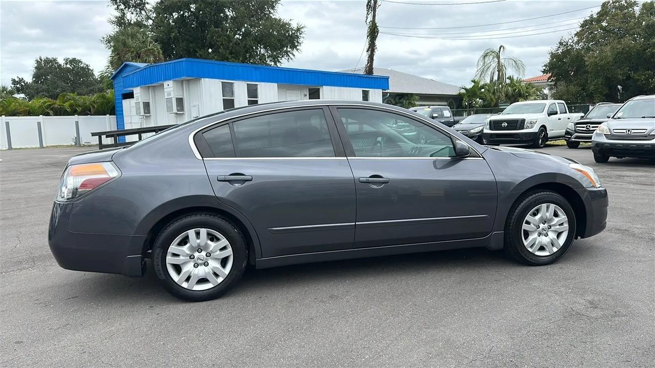 Nissan Altima  2012