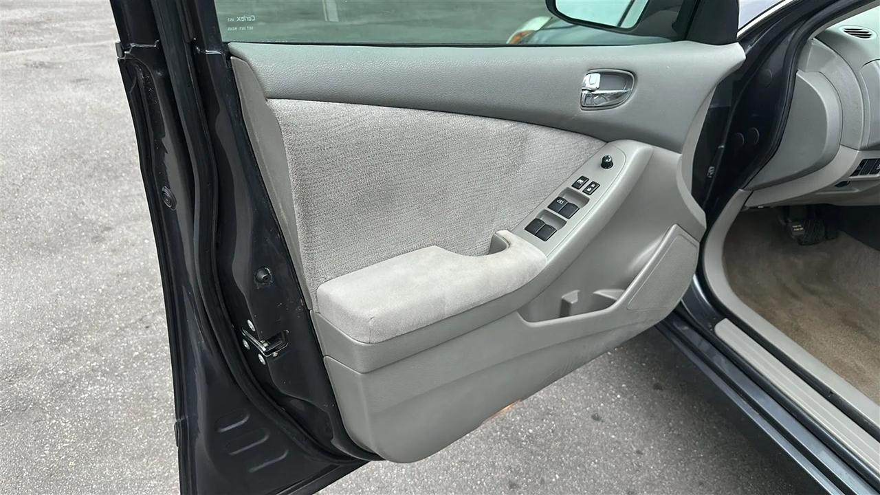 Nissan Altima  2012