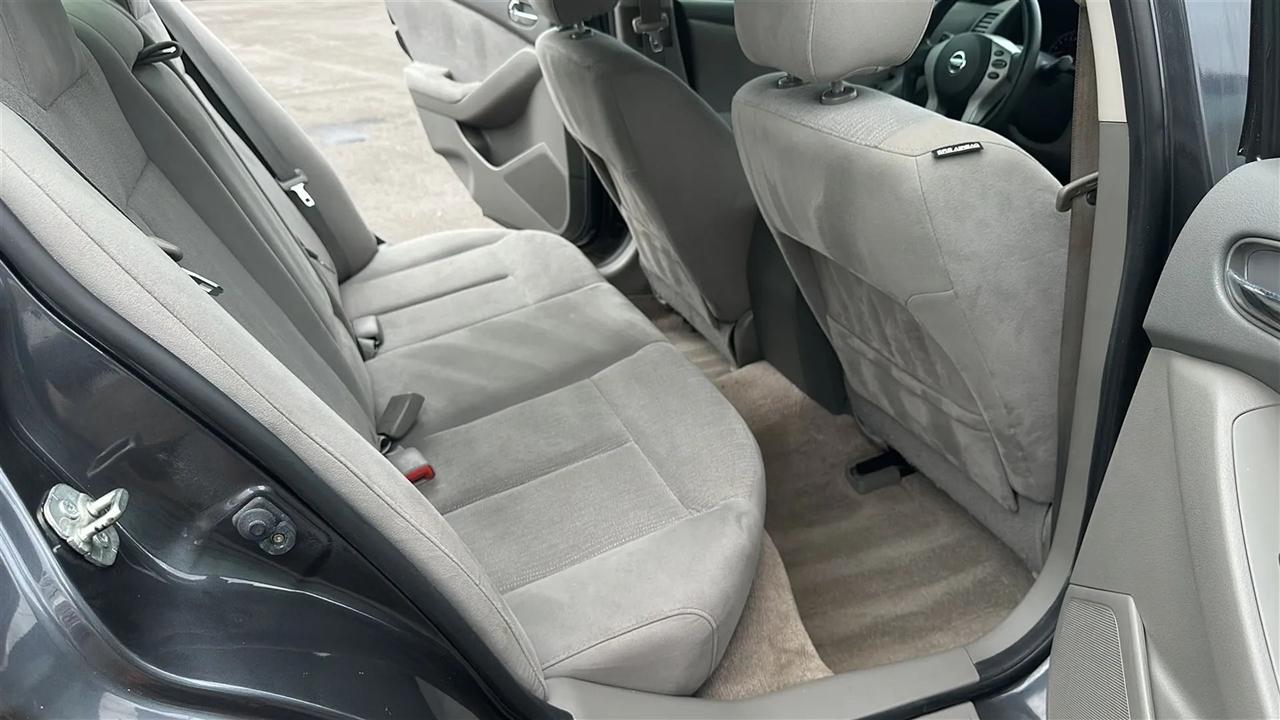 Nissan Altima  2012