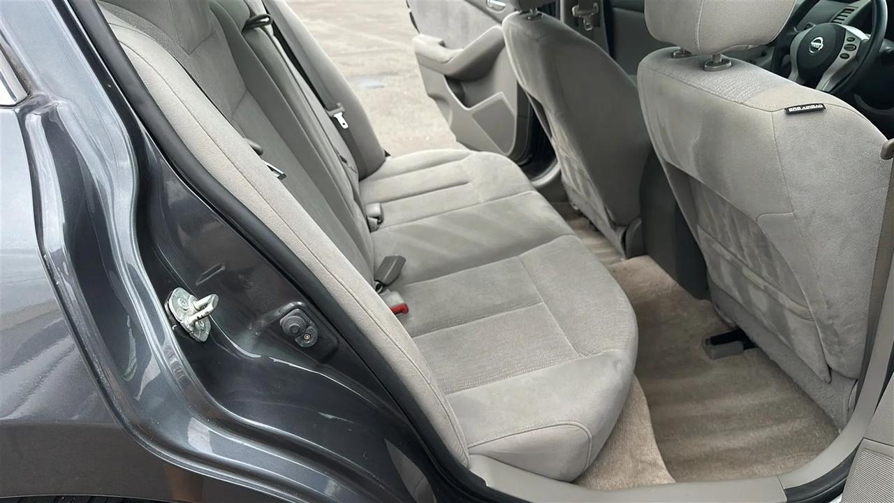 Nissan Altima  2012