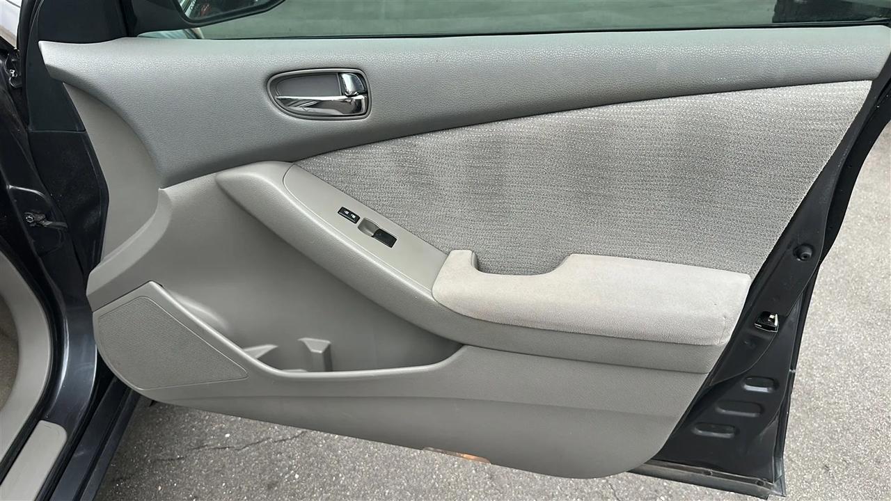 Nissan Altima  2012