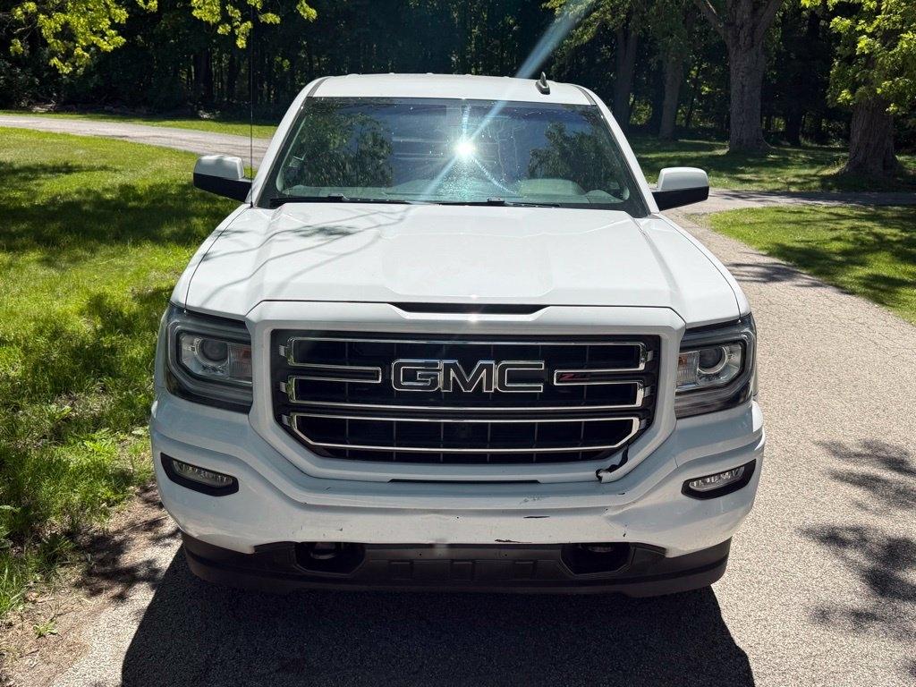 GMC Sierra photo 2
