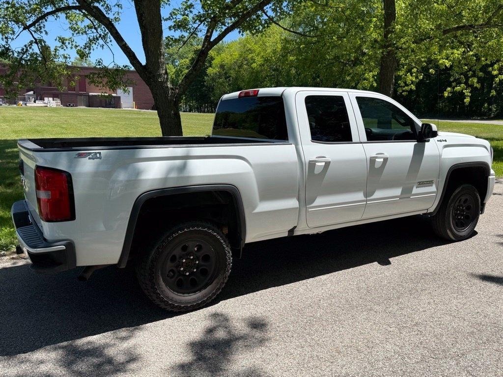 GMC Sierra photo 13