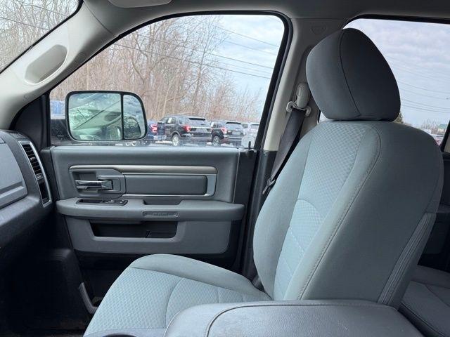 RAM 1500 4WD Quad Cab 140.5" SLT 2017