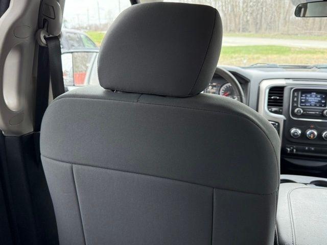 RAM 1500 4WD Quad Cab 140.5" SLT 2017