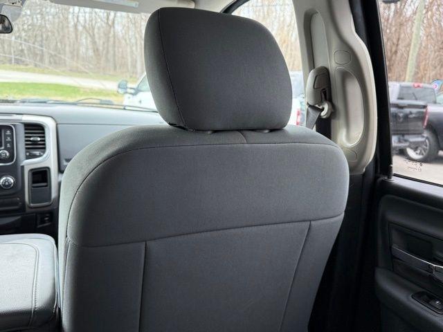 RAM 1500 4WD Quad Cab 140.5" SLT 2017