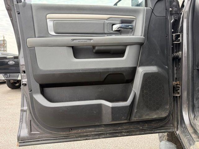 RAM 1500 4WD Quad Cab 140.5" SLT 2017