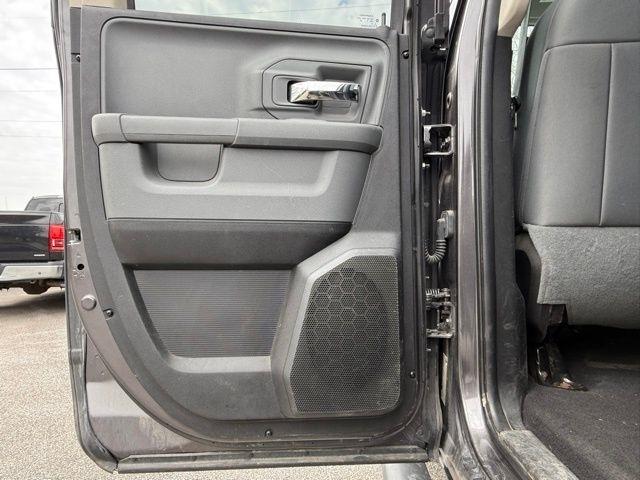 RAM 1500 4WD Quad Cab 140.5" SLT 2017