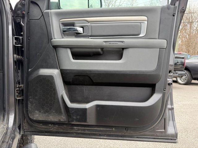 RAM 1500 4WD Quad Cab 140.5" SLT 2017