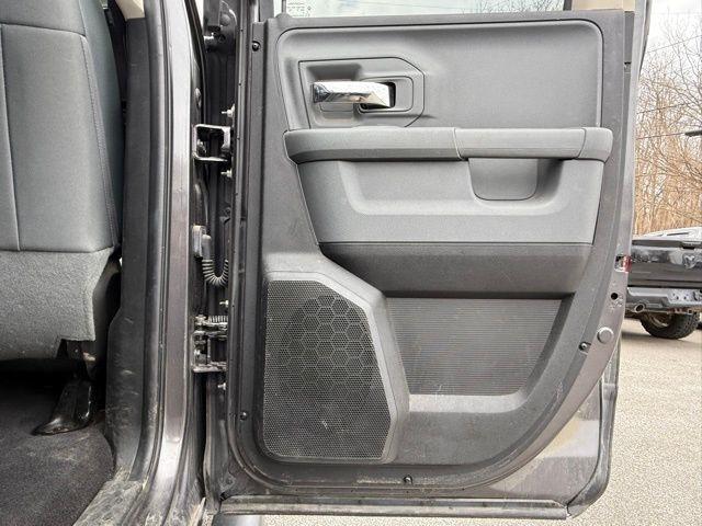 RAM 1500 4WD Quad Cab 140.5" SLT 2017