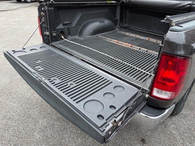 RAM 1500 4WD Quad Cab 140.5" SLT 2017