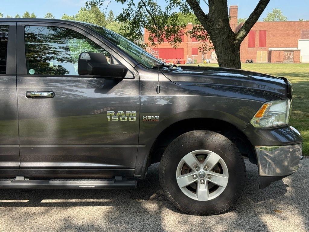 RAM 1500 4WD Quad Cab 140.5" SLT 2017