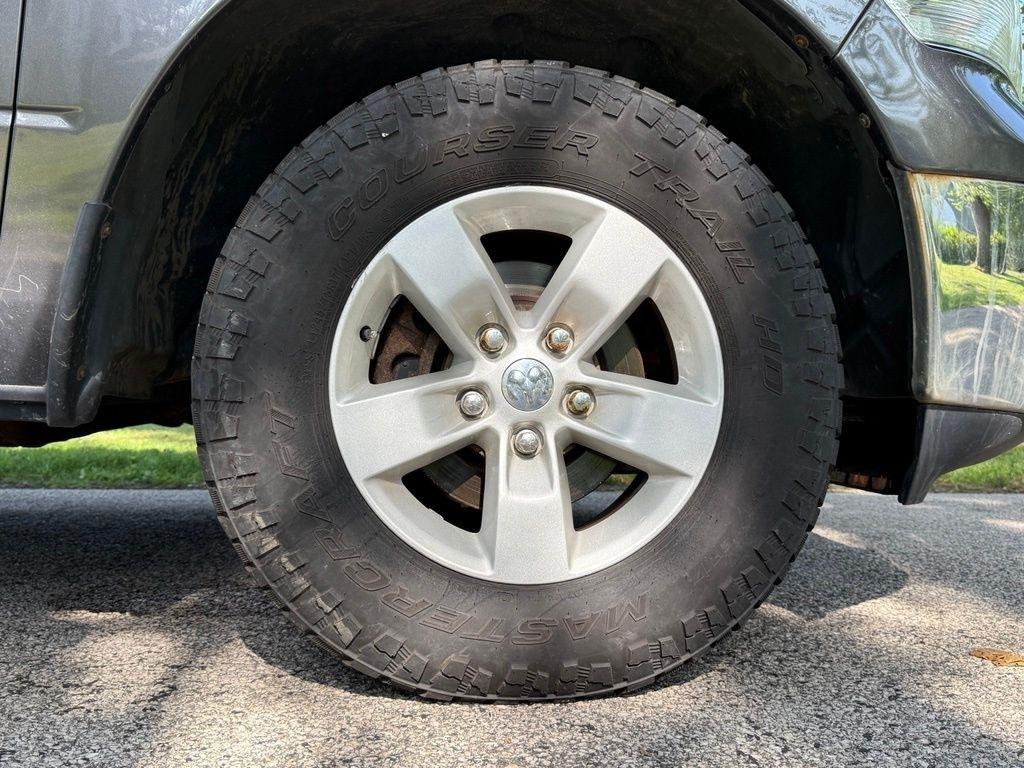 RAM 1500 4WD Quad Cab 140.5" SLT 2017