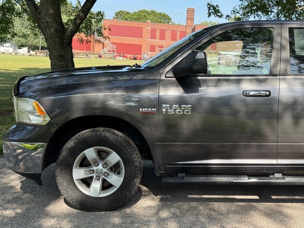 RAM 1500 4WD Quad Cab 140.5" SLT 2017
