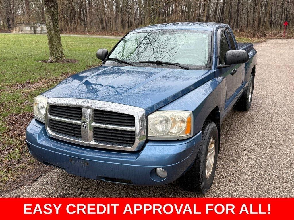 2005 Dodge Dakota 2dr Club Cab 131" WB 4WD SLT